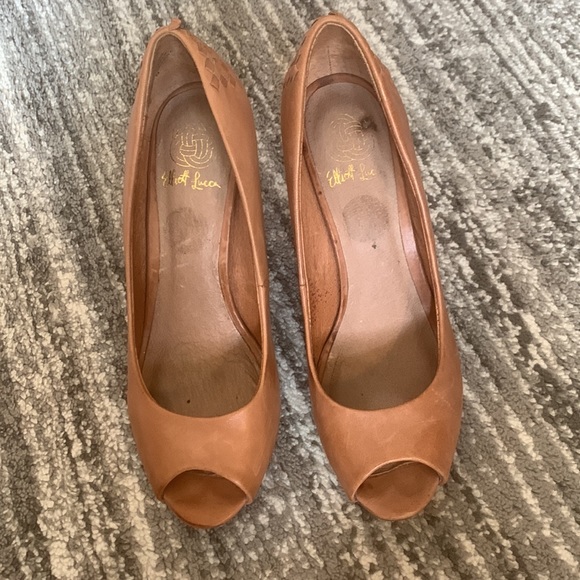 Elliot Lucca tan heels - Picture 4 of 7